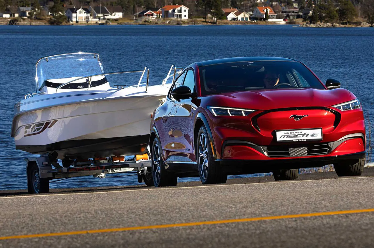 AuotmobileFa 2023 Ford Mustang Mach E Euro Spec