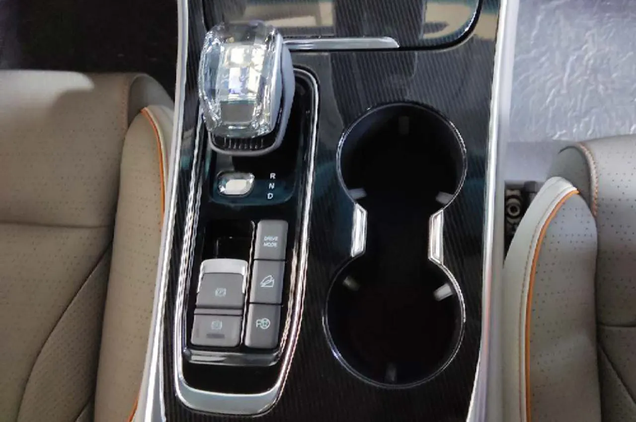 AutomobileFa Suba M4 Hybrid interior 14020423