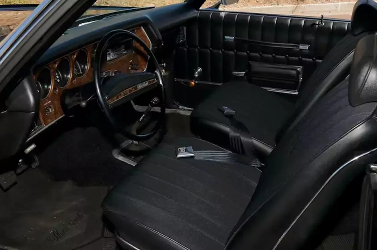 AutomobileFa 005 Monte Carlo 1972 Interior