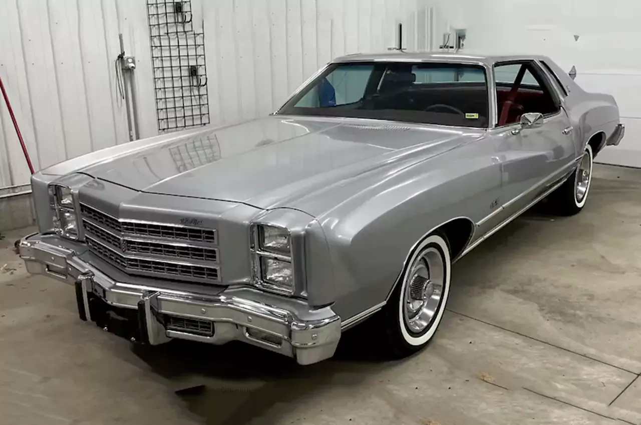 AutomobileFa 011 1976 Chevy Monte Carlo quad headlights restyle