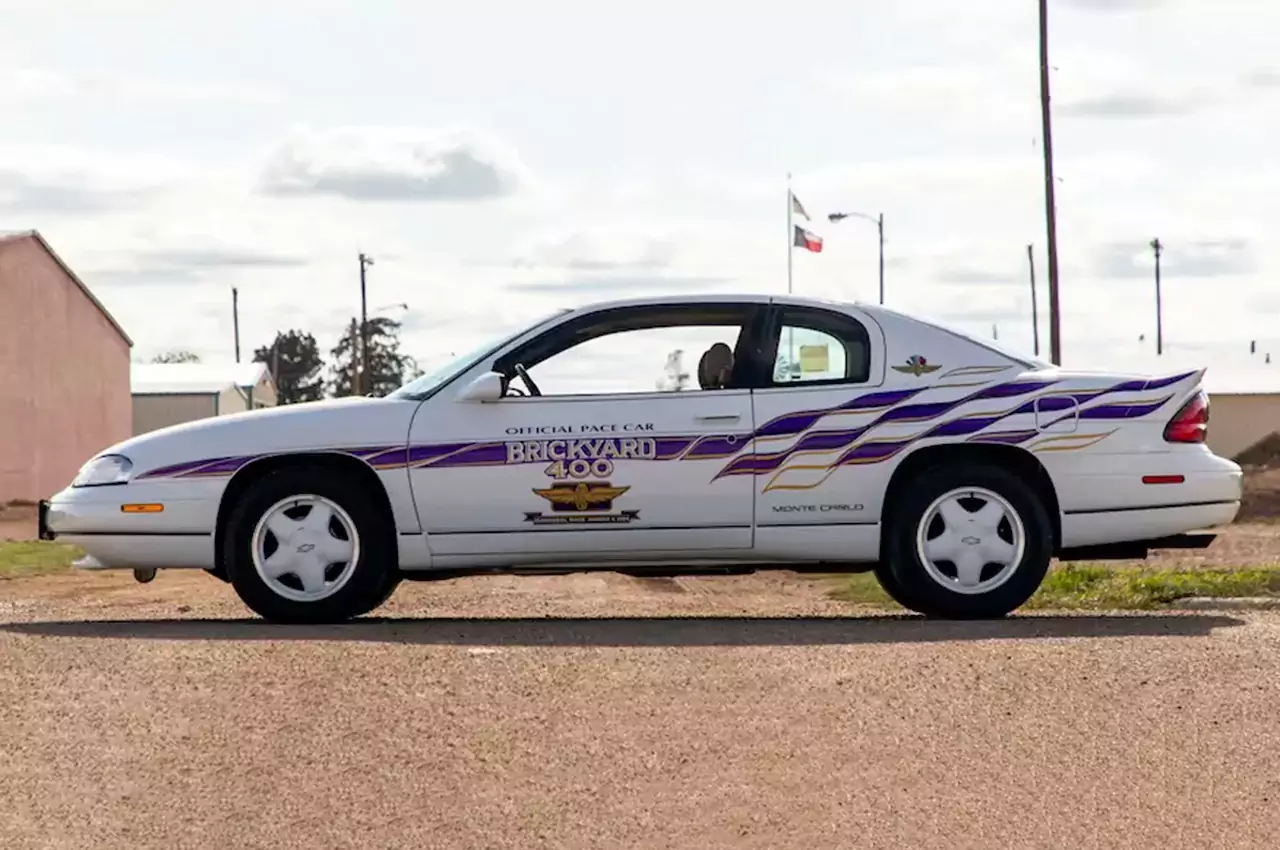 AutomobileFa 019 1995 Monte Carlo Brickyard 400 Pace Car Z34 14021225