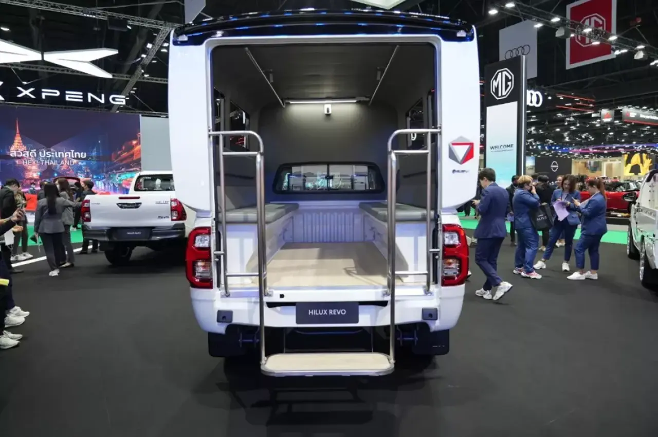 AutomobileFa Toyota Hilux Songthaew 14030125 2