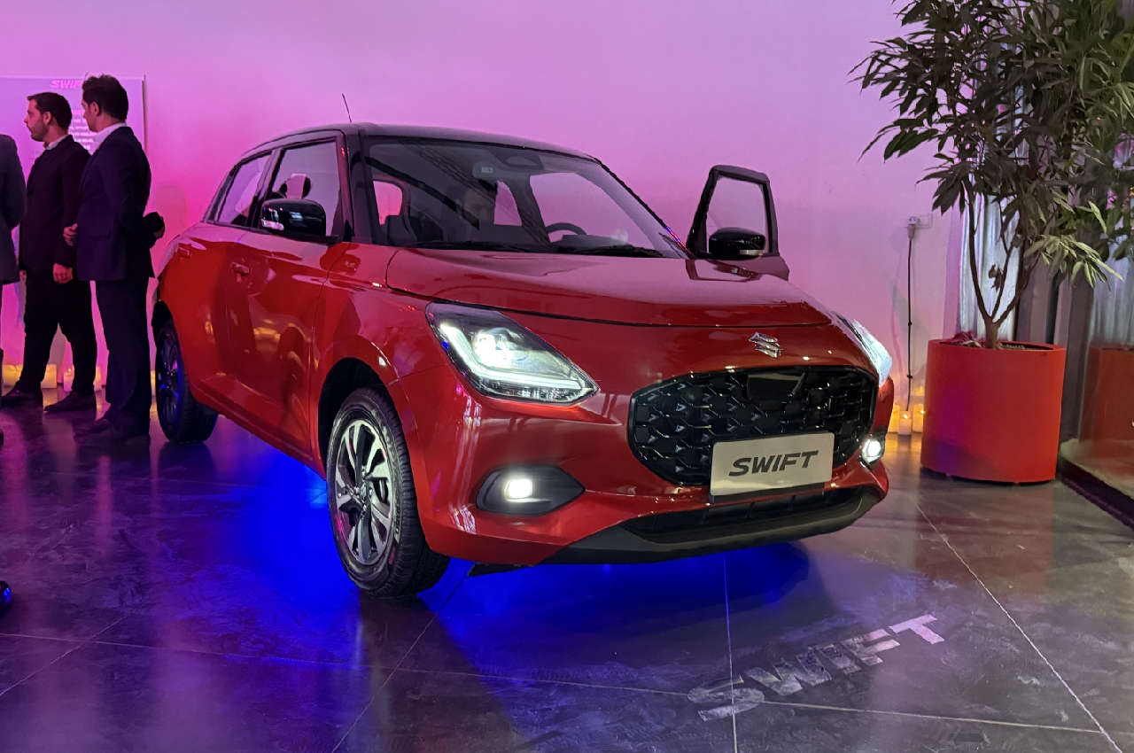 Automobilefa suzuki showroom 2 14031216