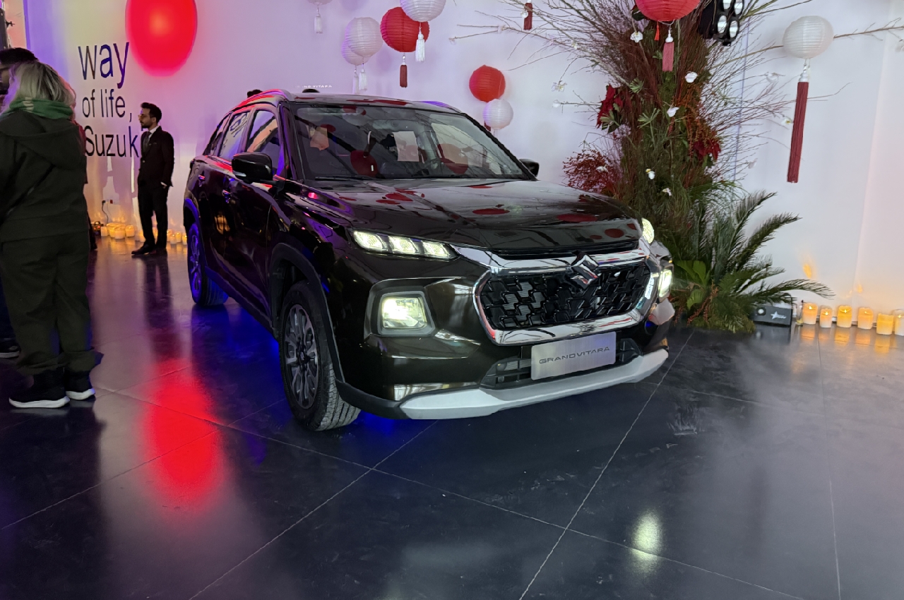 Automobilefa suzuki showroom 3 14031216