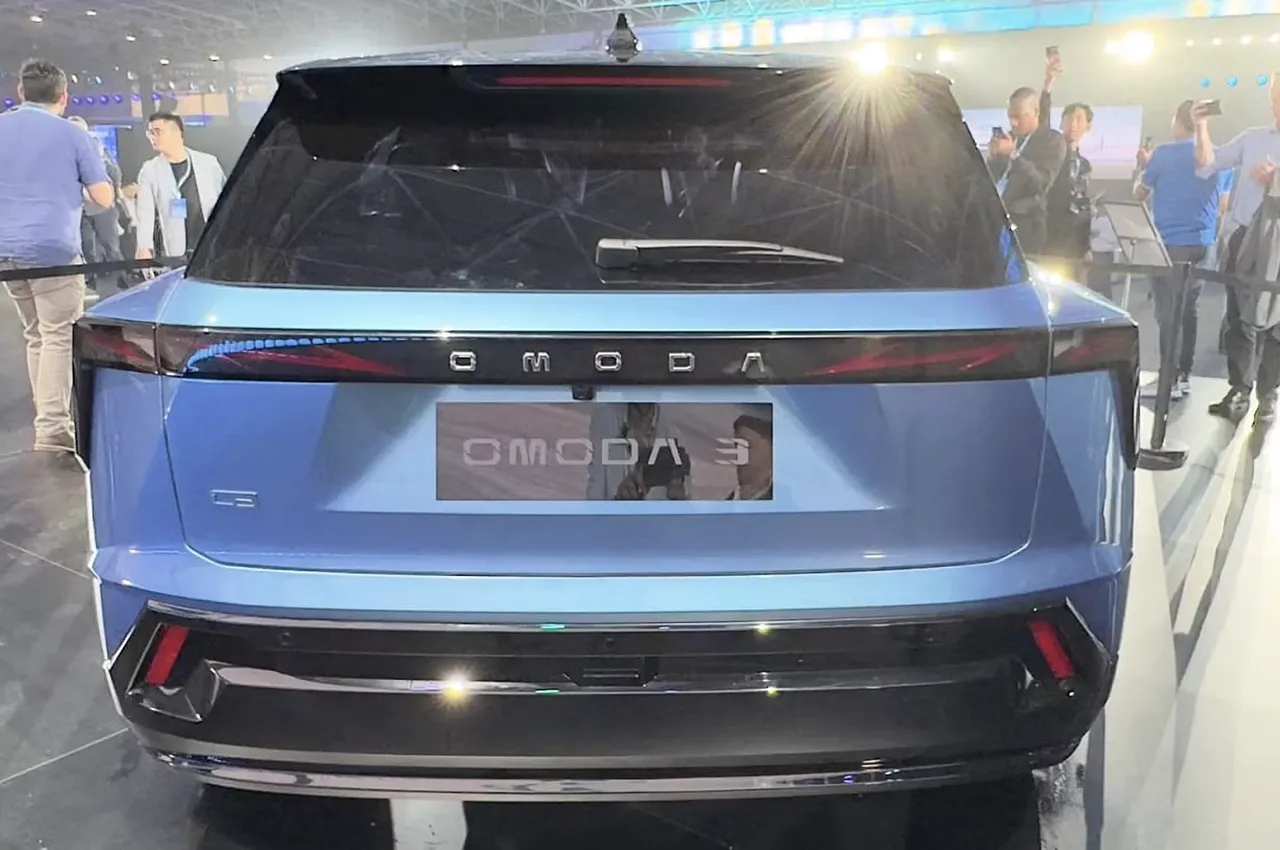 AutomobileFa Omoda 3 14040217 3