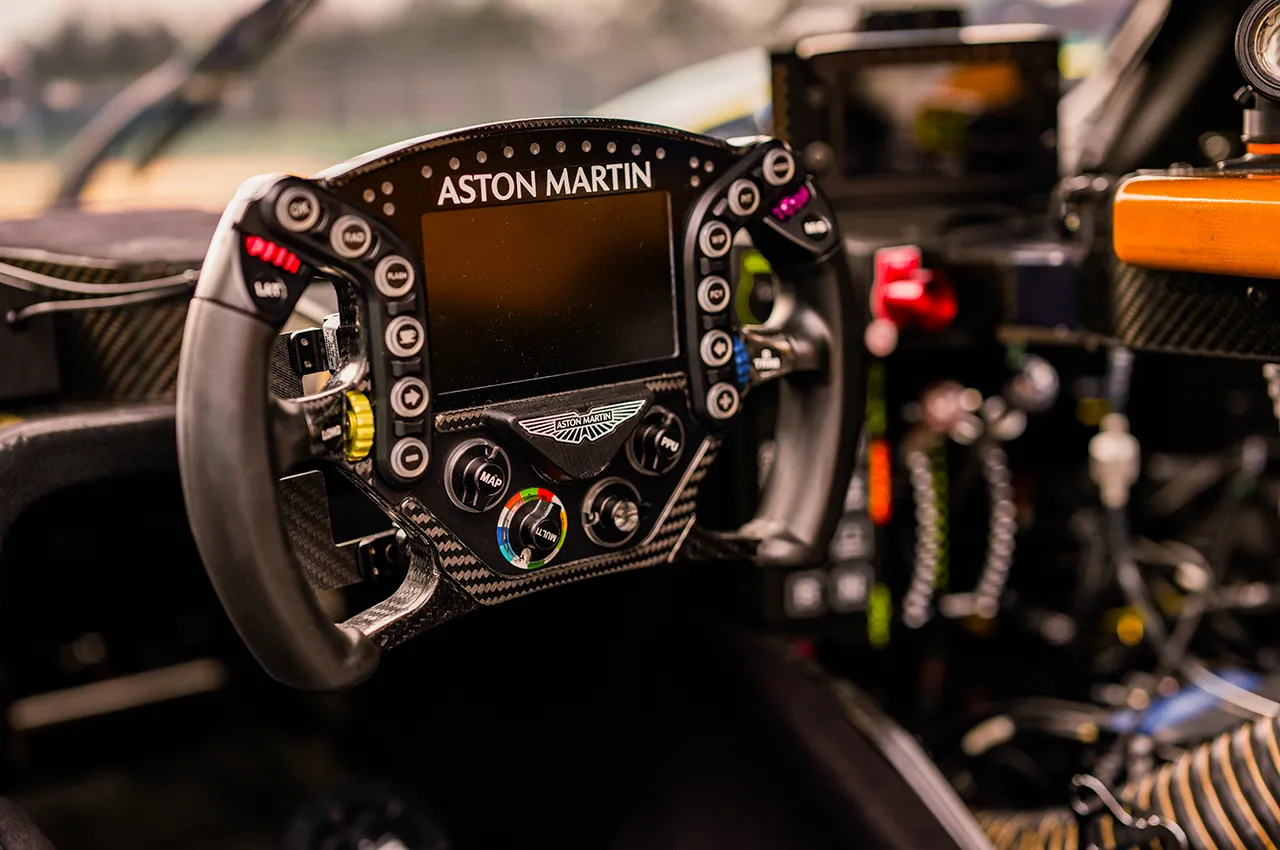 AutomobileFa Aston Martin Valkyrie LM 14040319 4