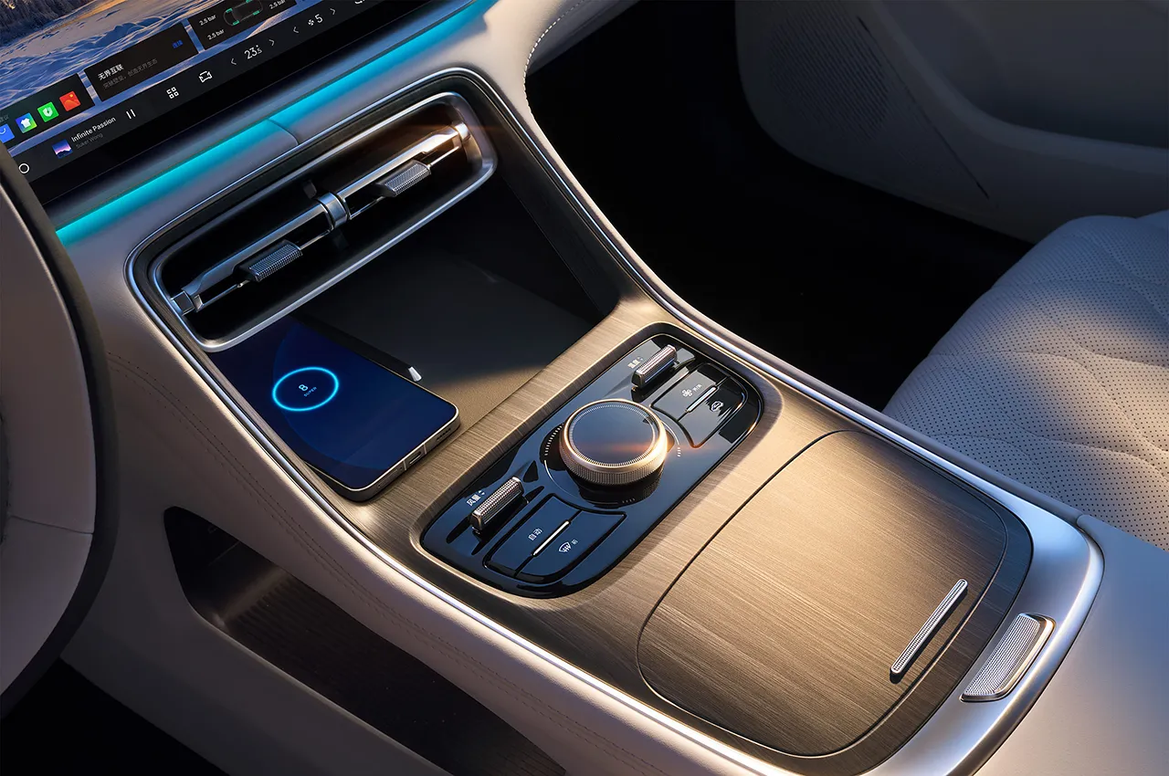 AutomobileFa Geely Galaxy A7 14040318 3