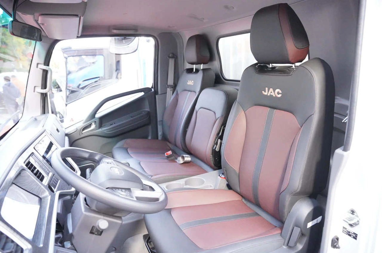 AutomobileFa JAC Junling A7 14040426 02