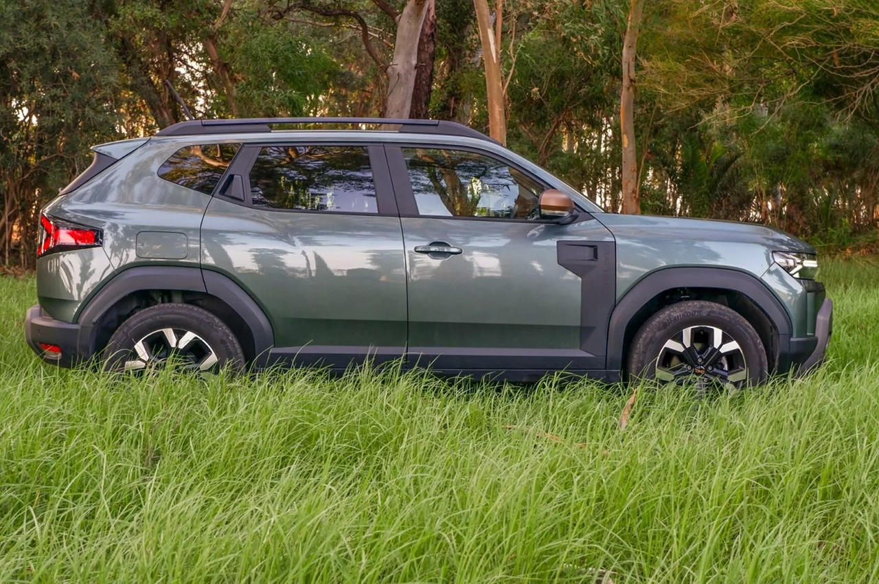automobilefa Electric Dacia Duster 03