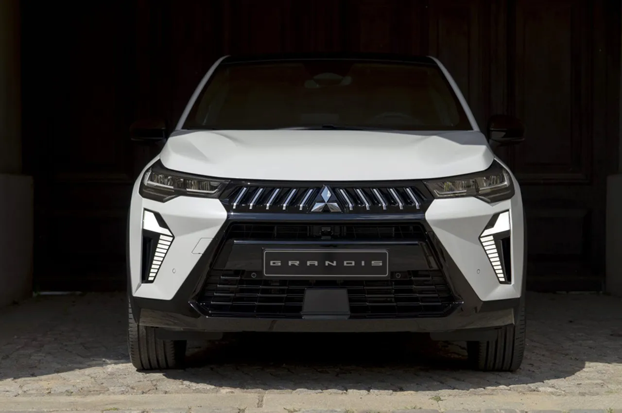 automobilefa Mitsubishi Grandis Crossover 14040421 04
