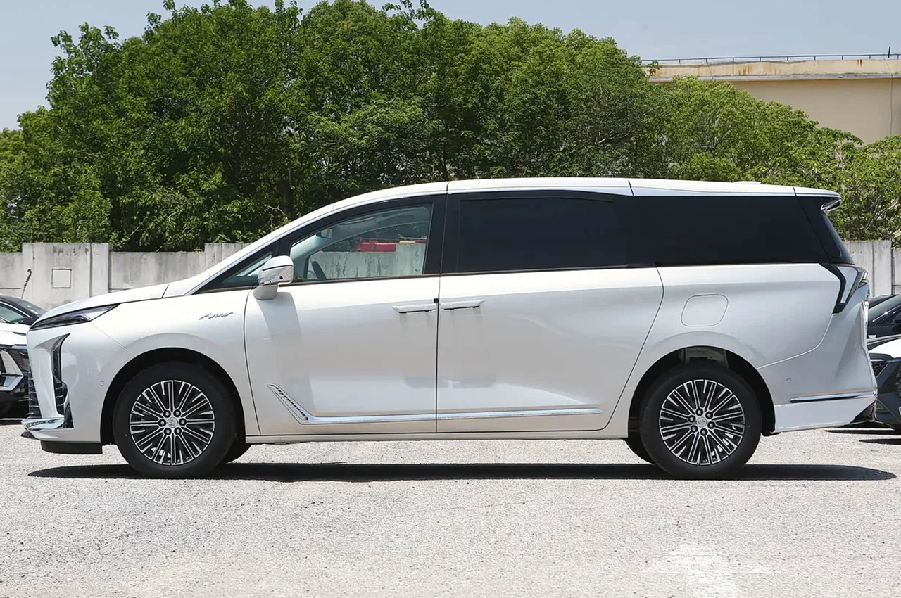 automobilefa Buick GL8 MPV 14040531 4