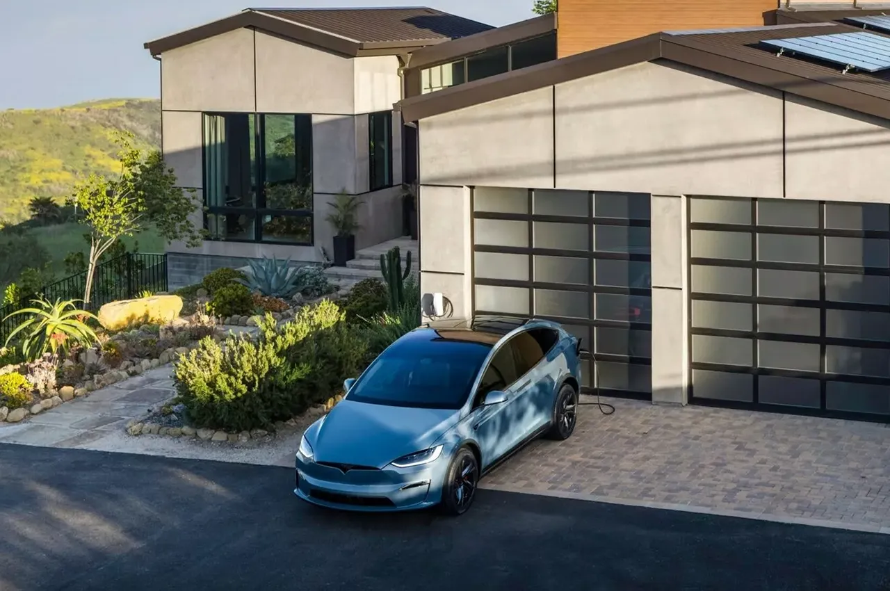 automobilefa Tesla 14040514 2