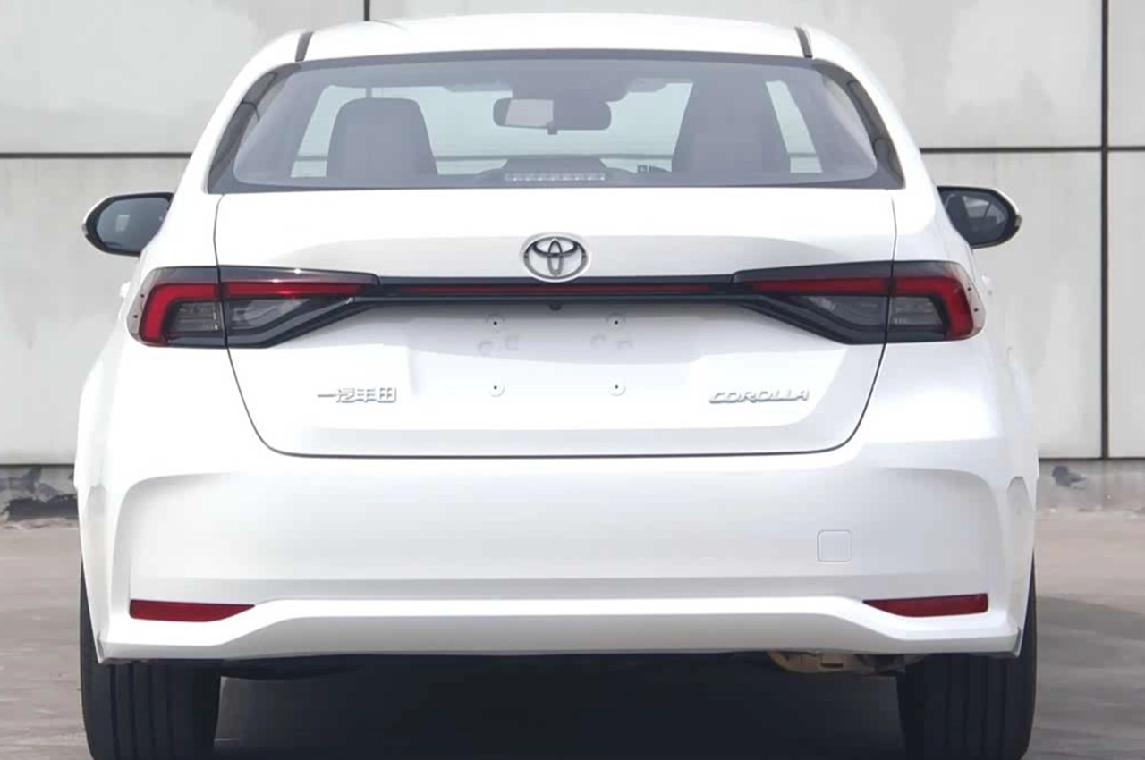 AutomobileFa Toyota Corolla 14040621 2