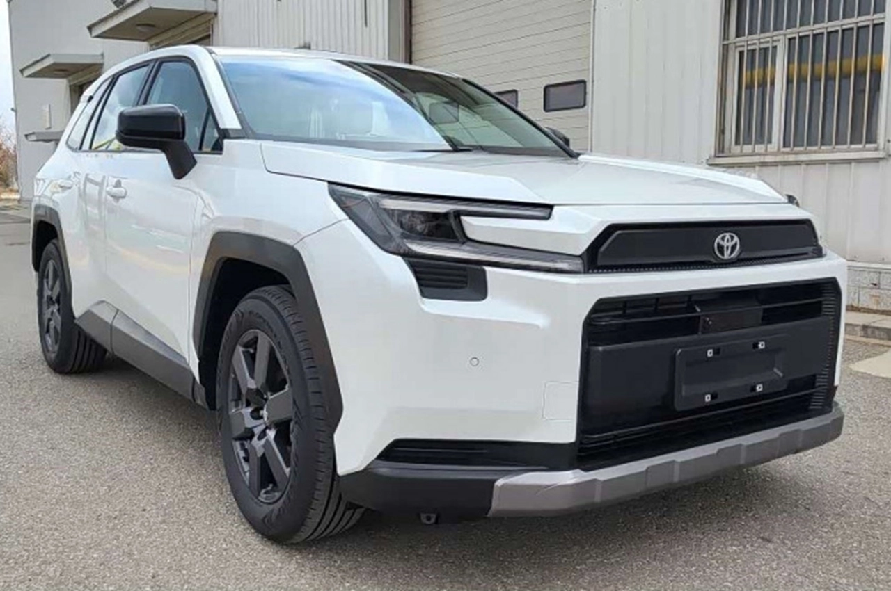 AutomobileFa Toyota RAV4 14040621 1