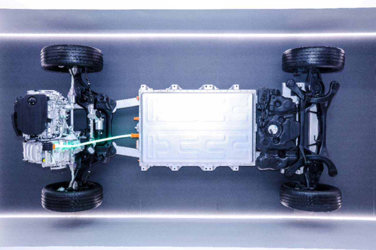 AutomobileFarsi Roewe M7 PHEV 14040610 4