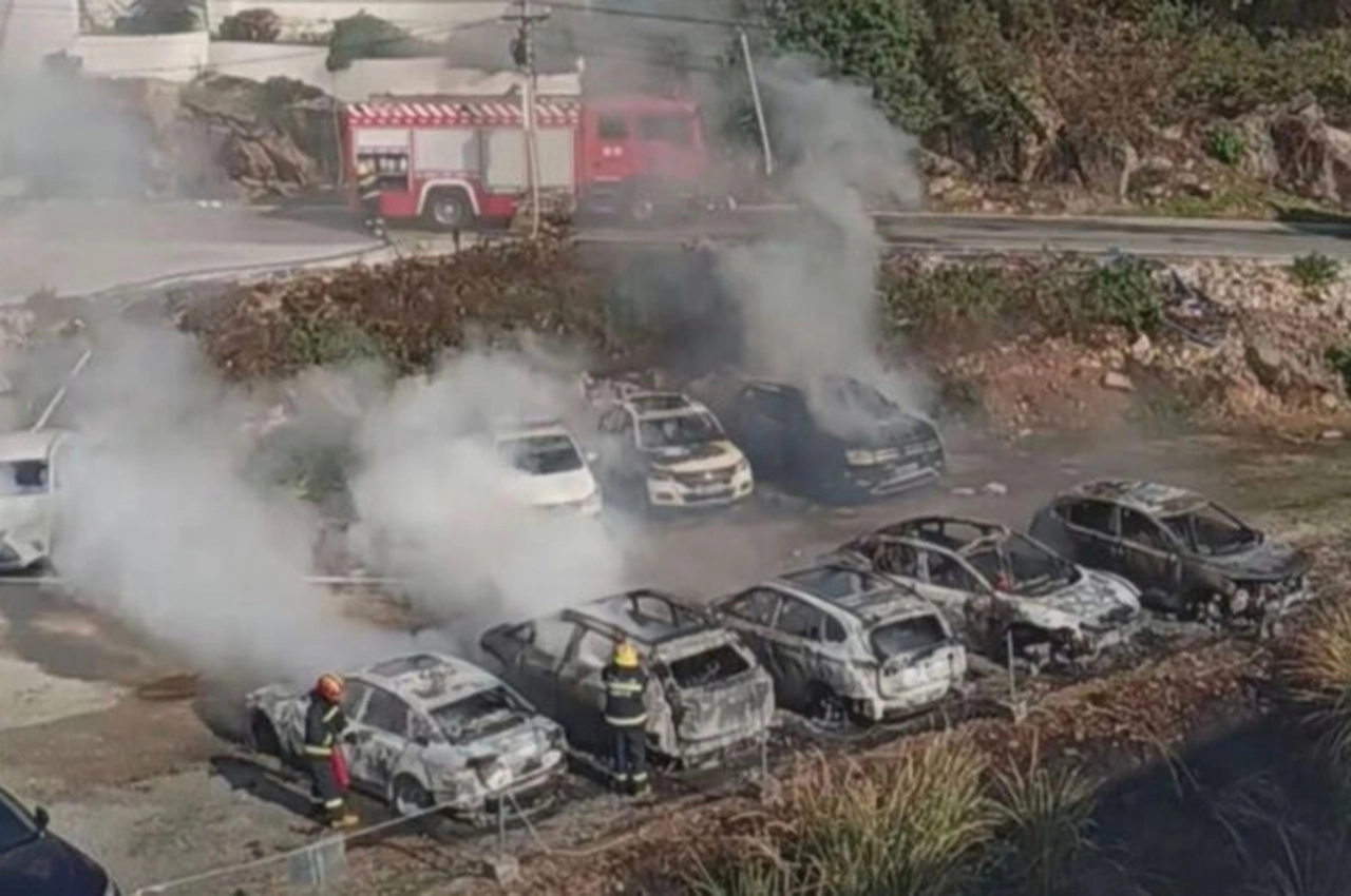 AutomobileFa Avatr 06 electric car catches fire 14040715 3