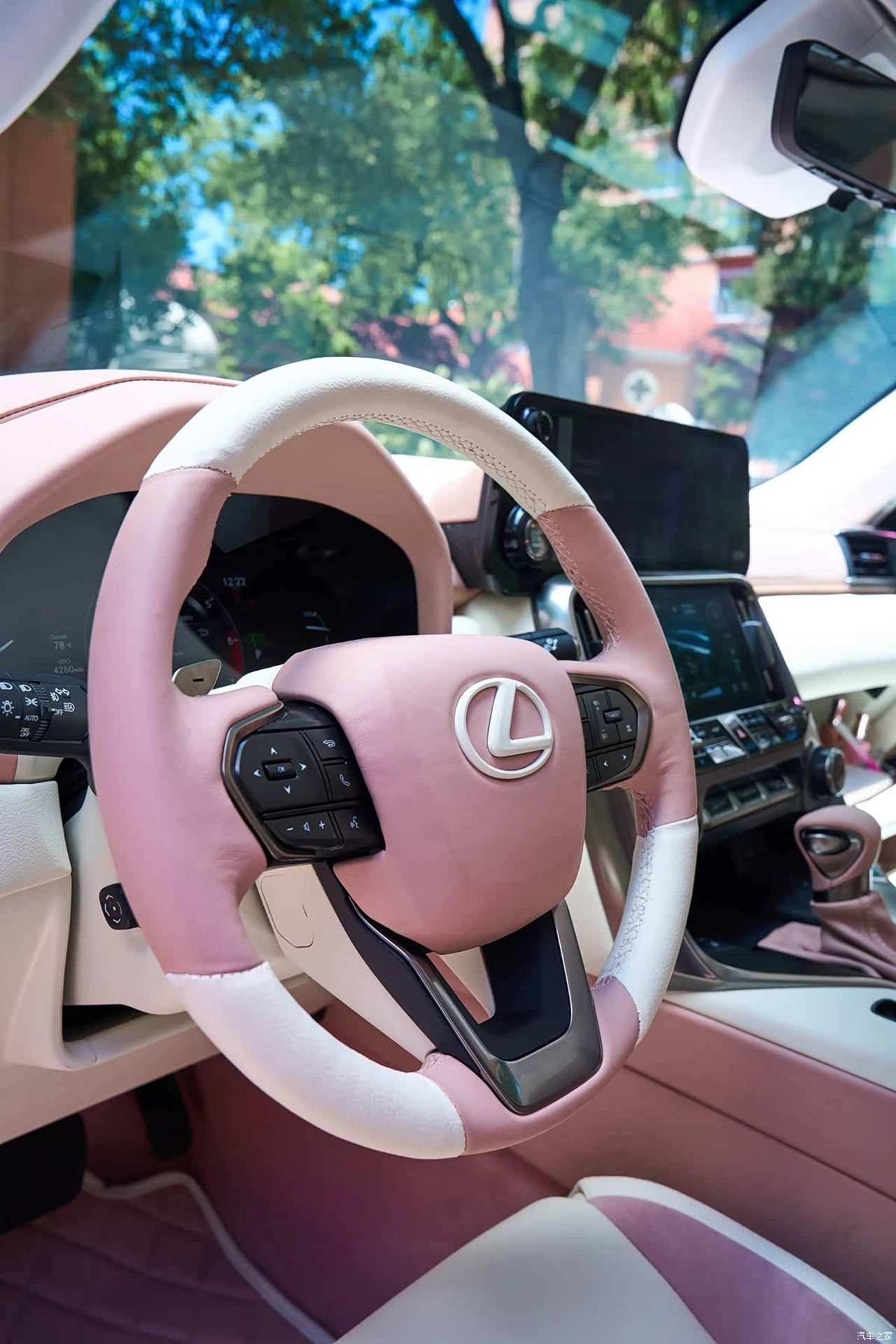 AutomobileFa Lexus Glam LX 14040702 5