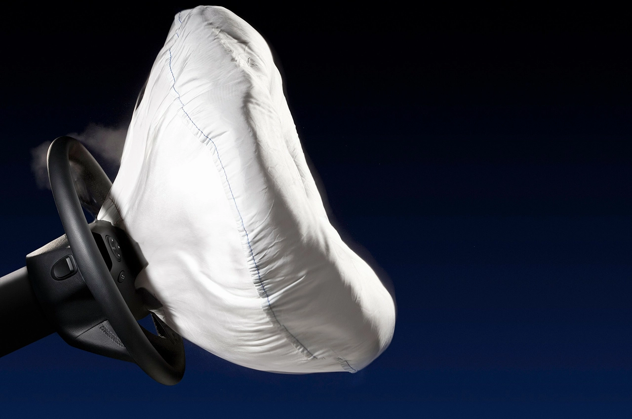 AutomobileFa airbag 14040704 2