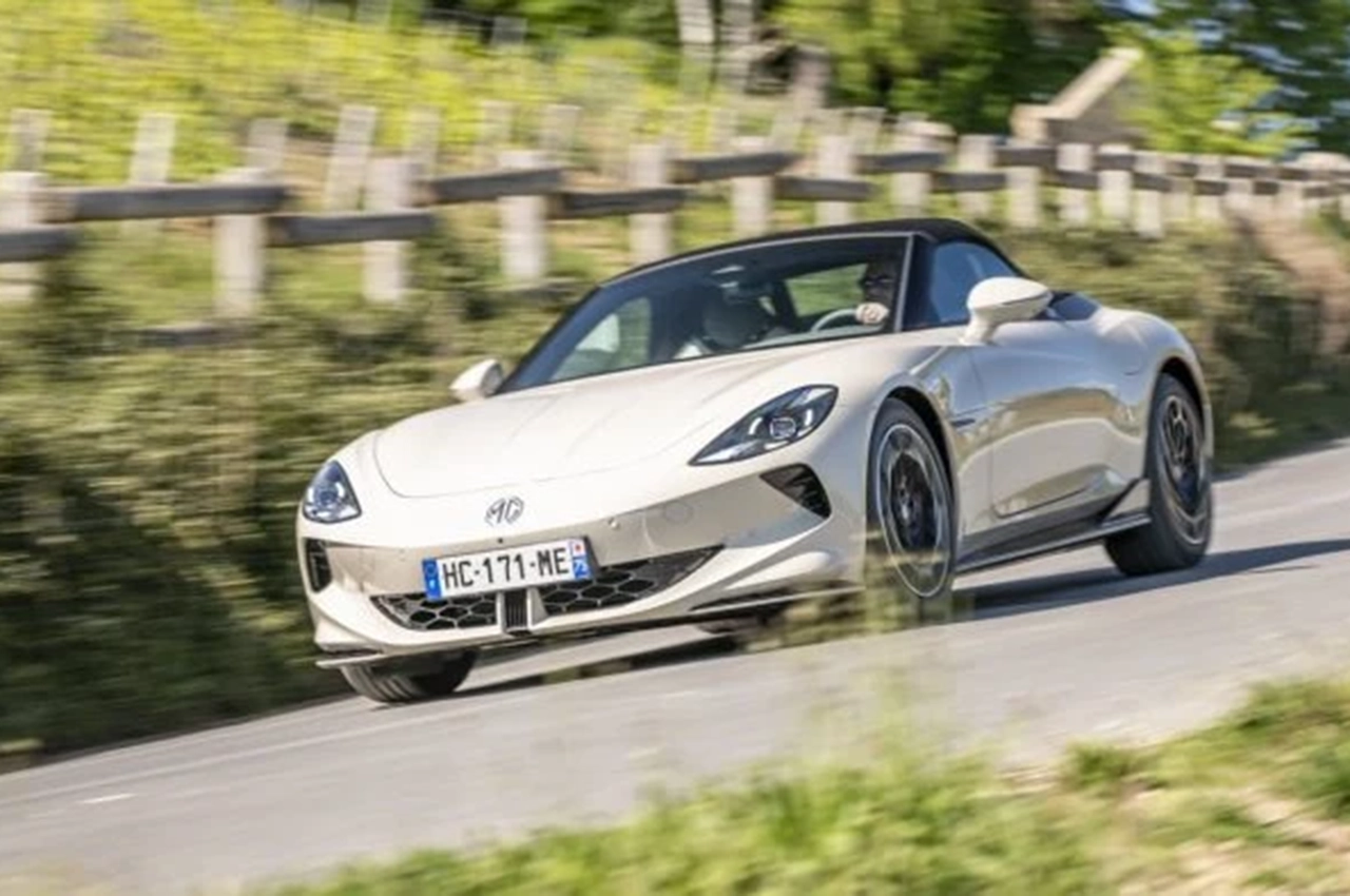 AutomobileFa mg cybertster et mazda mx 5 14040723 2