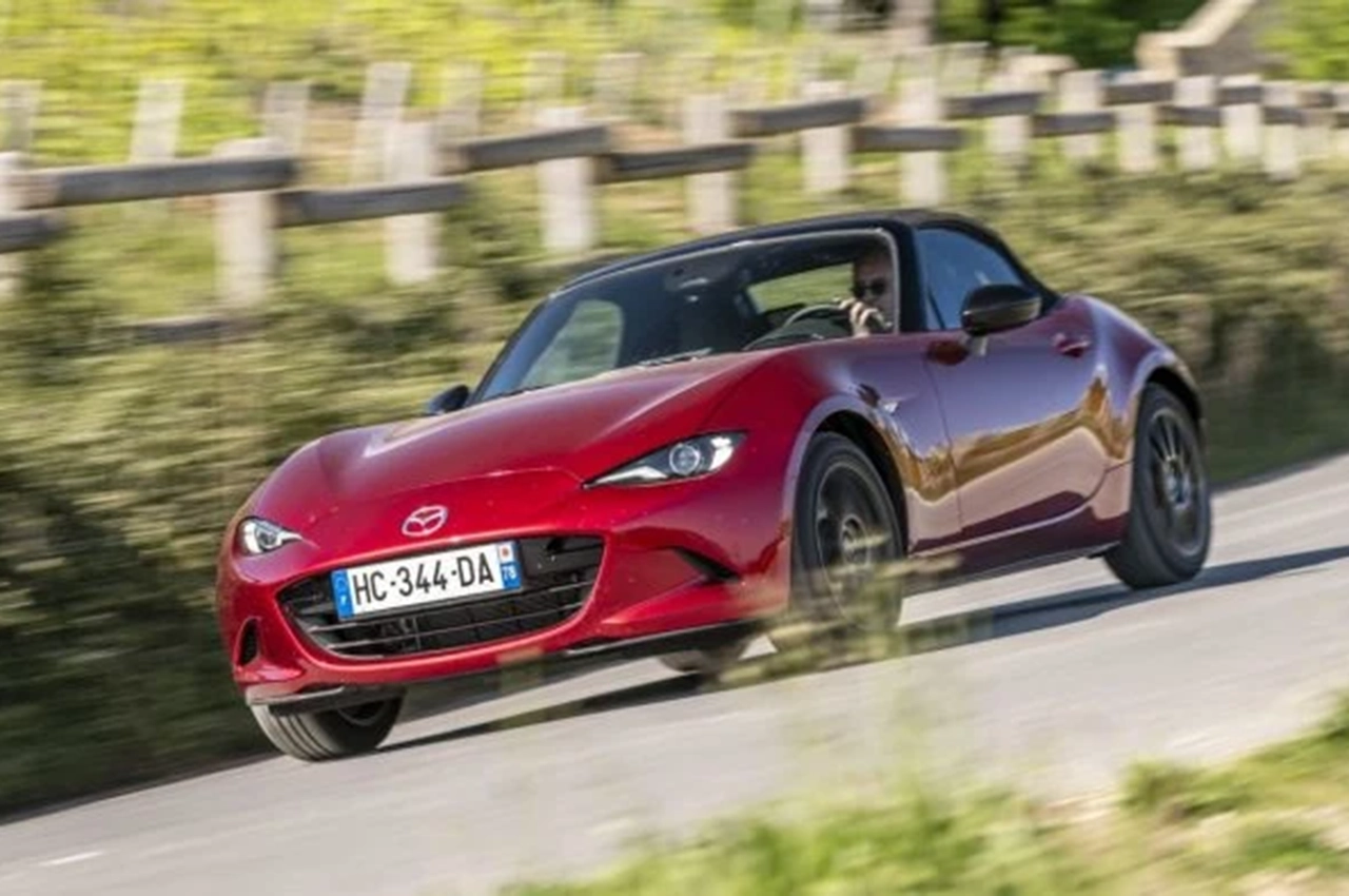 AutomobileFa mg cybertster et mazda mx 5 14040723 3