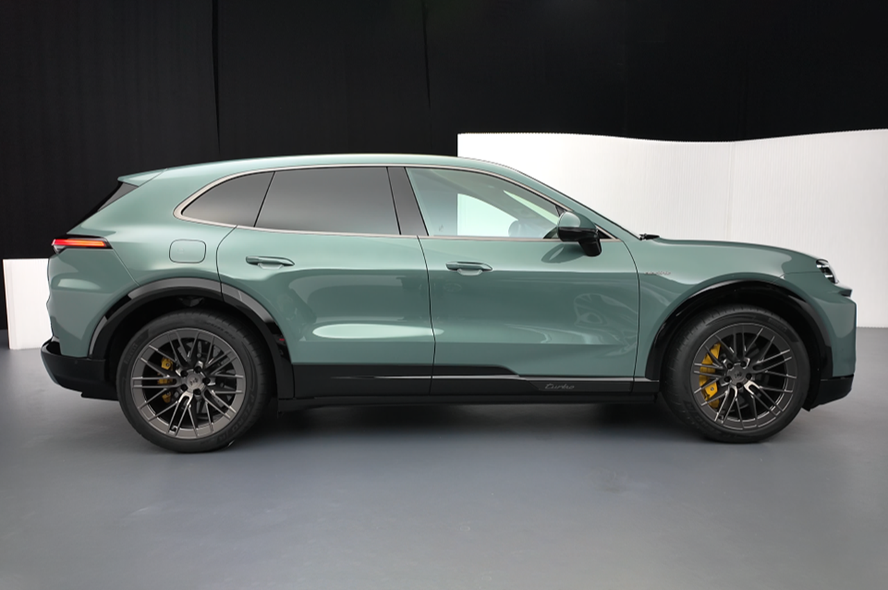 AutomobileFa electric Porsche Cayenne 14040728 5