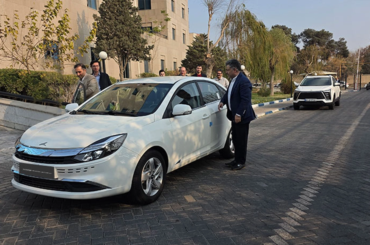 AutomobileFa Eagle hybrid sedan 14040919 2