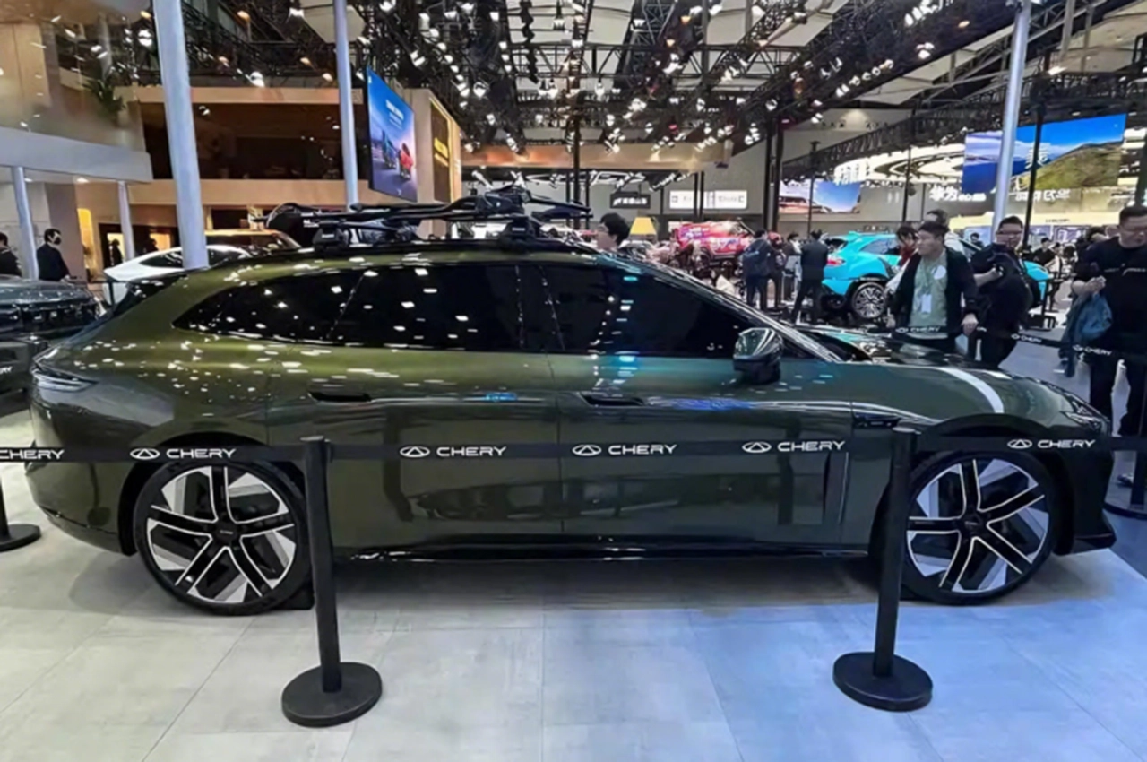 AutomobileFa Exeed Exlantix ES7 14040902 4