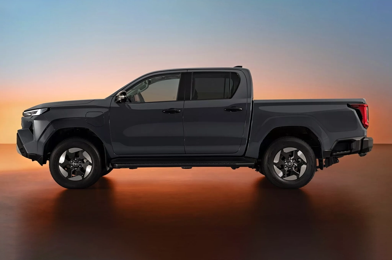 AutomobileFa Toyota Hilux BEV Europe 14040910 5