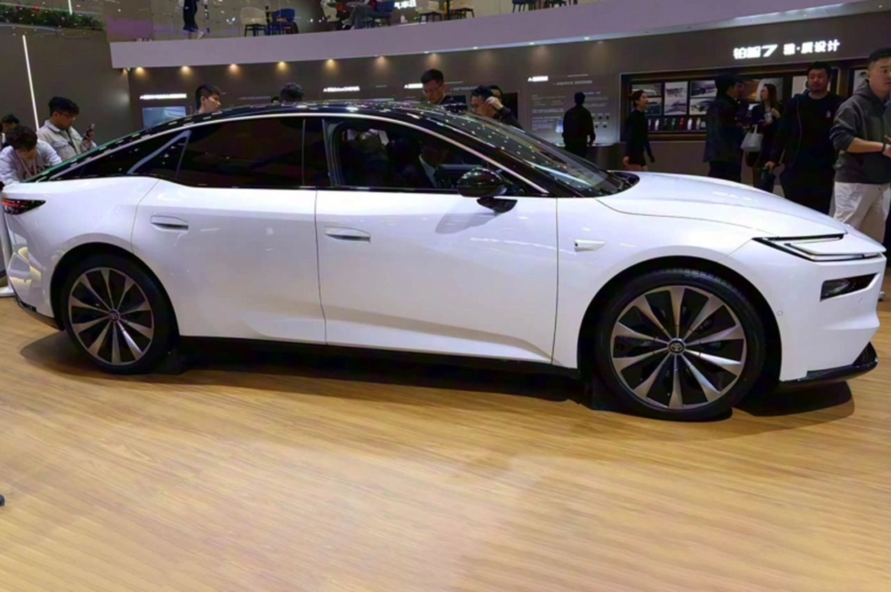 AutomobileFa Toyota bZ7 Electric Sedan 14040901 4