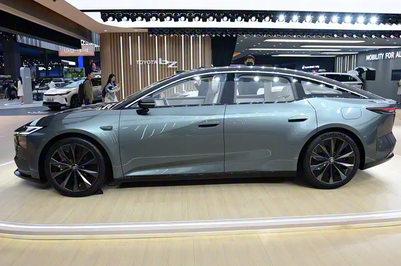 AutomobileFa Toyota bZ7 Electric Sedan 14040901 6