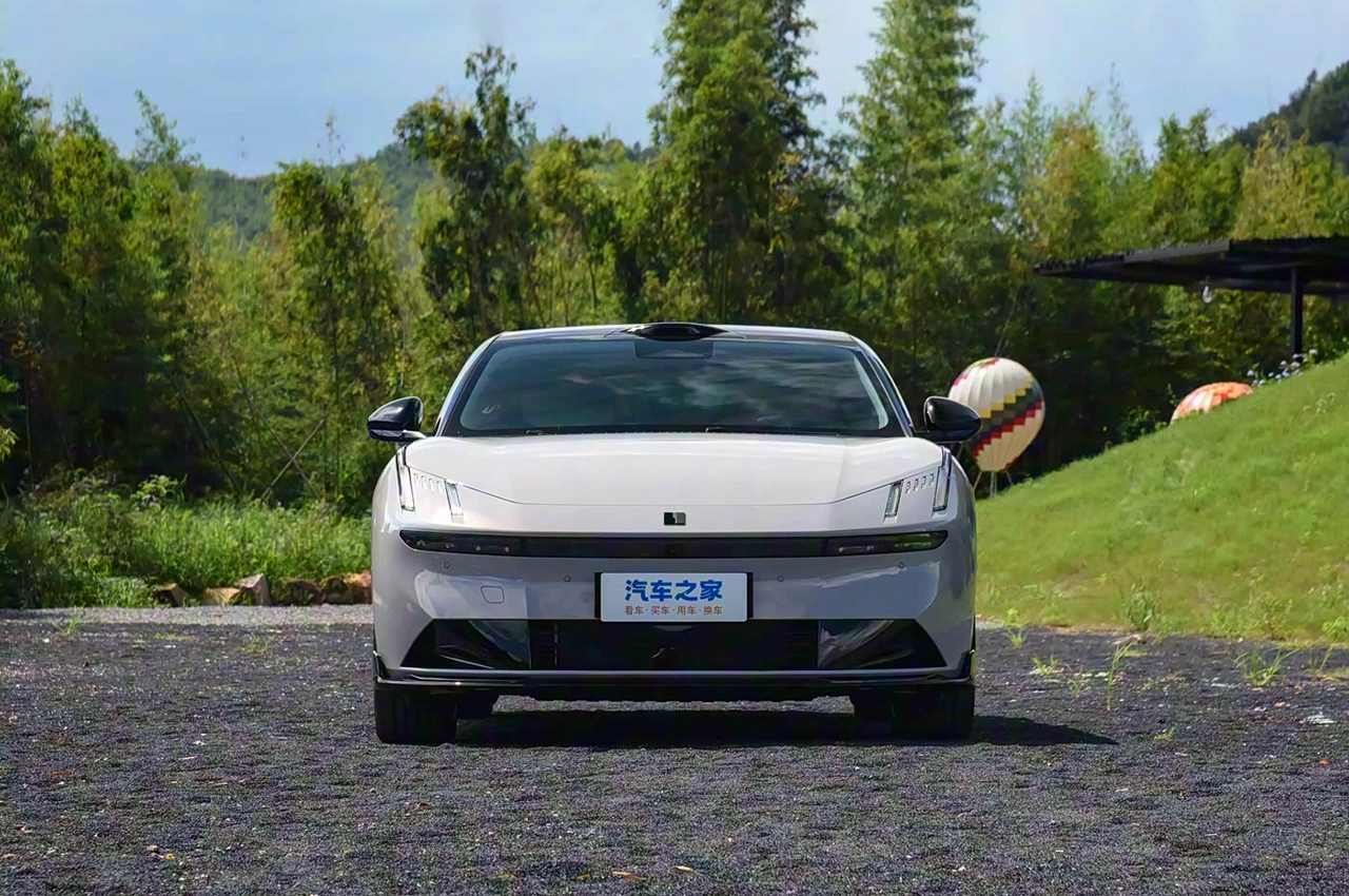 AutomobileFa Link Co sedan 14040919 1