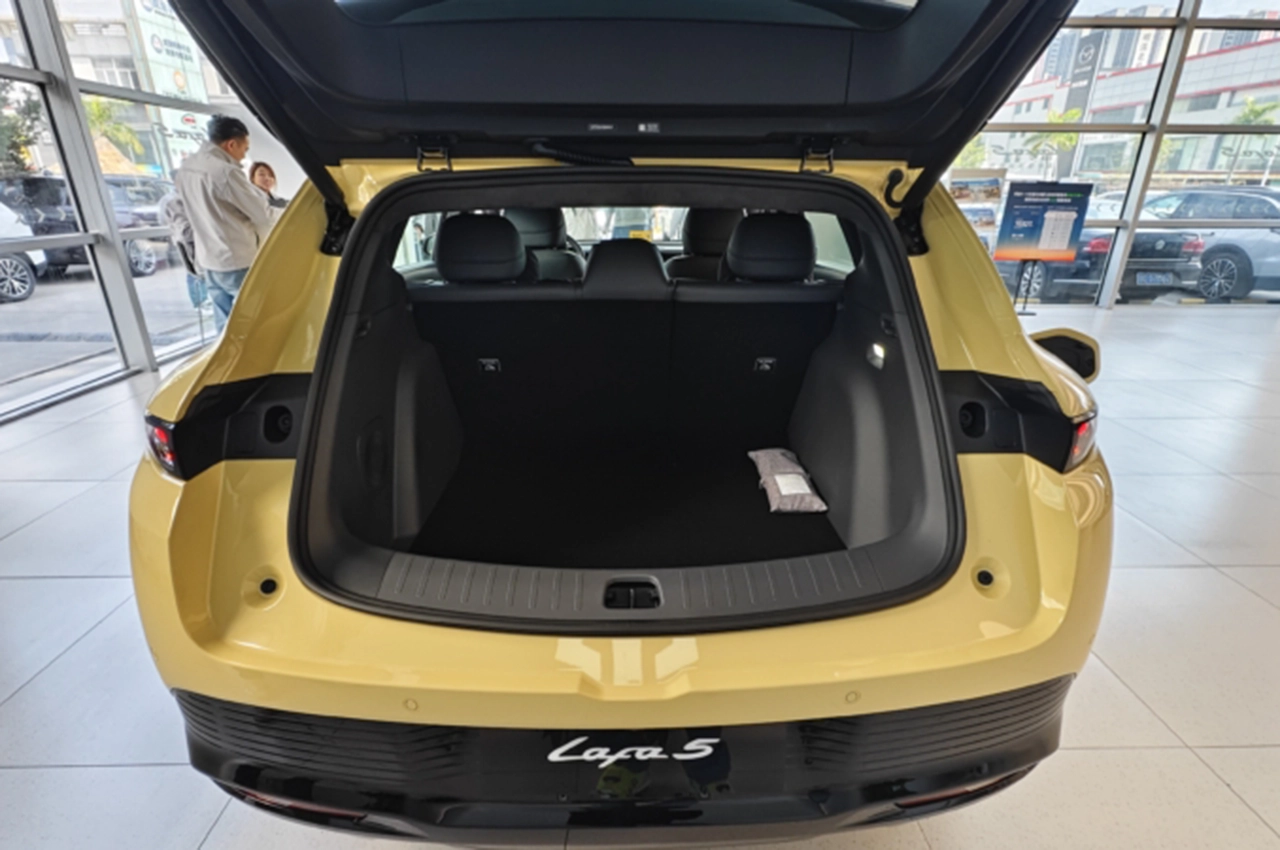 AutomobileFa leapmotorB05 14041105 6