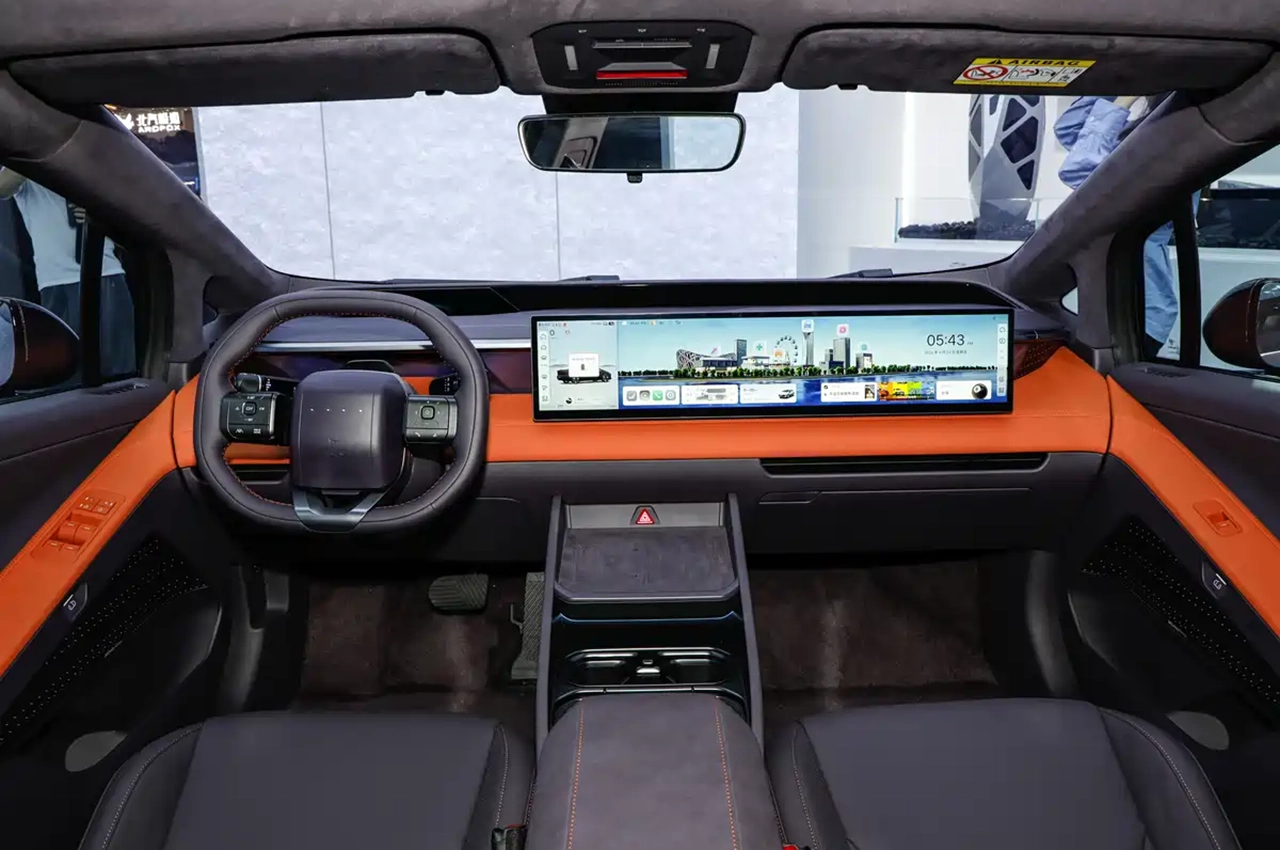 AutomobileFa Hyundai IONIQ V 14050220 3