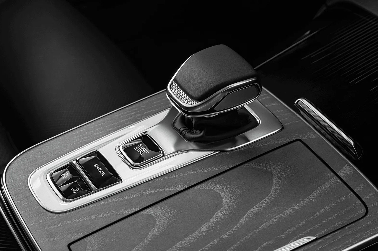 AutomobileFa Senate 900 14050220 3