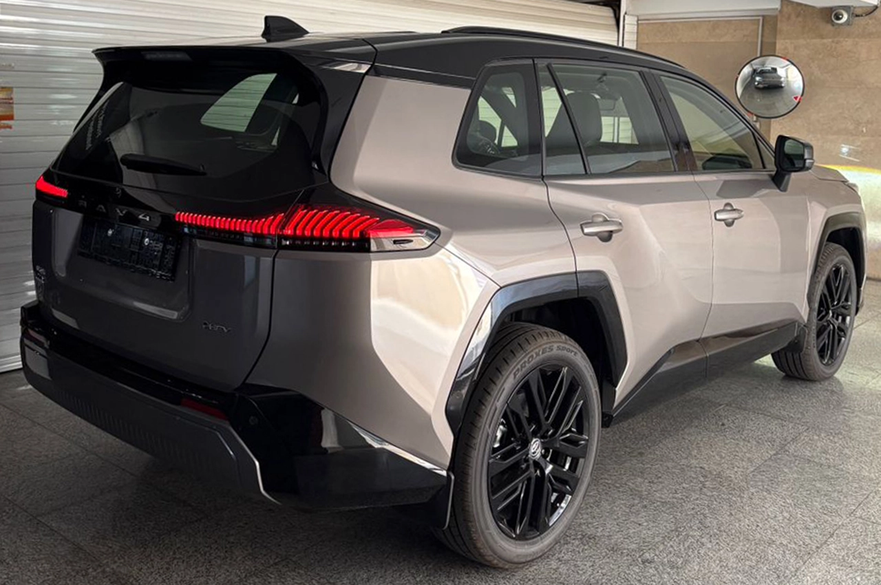 AutomobileFa Toyota RAV4 Hybrid 14050322 2