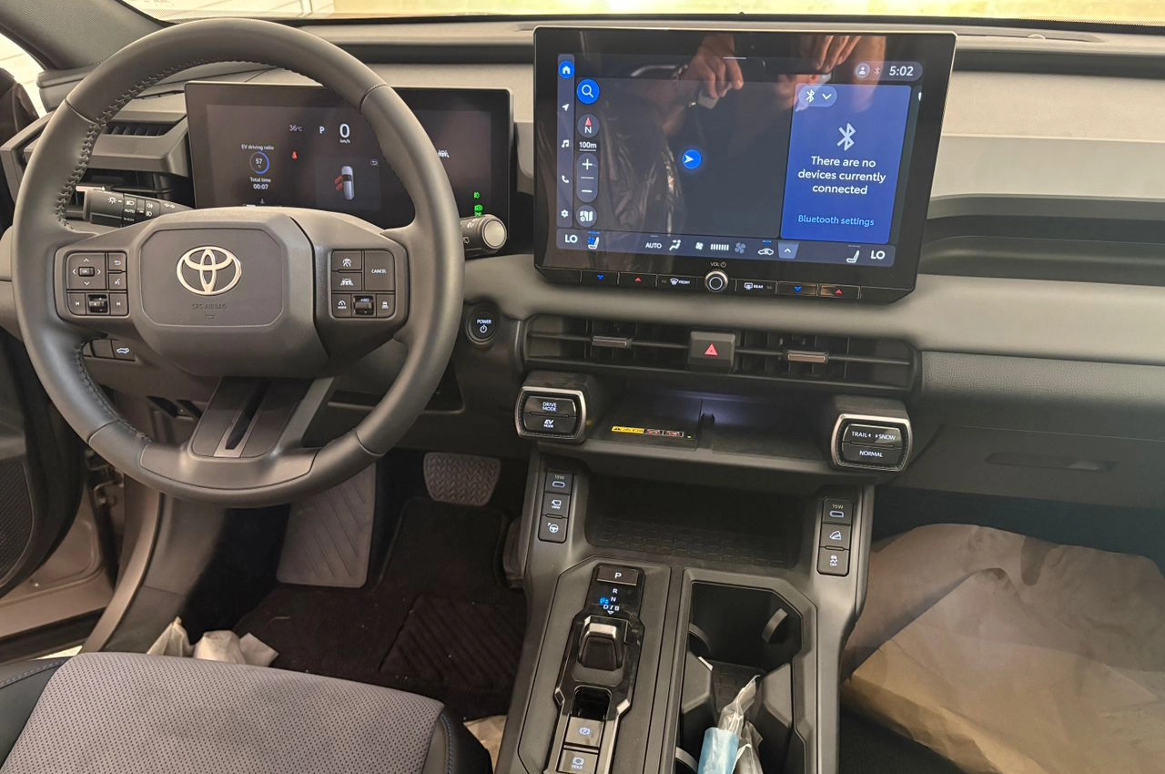 AutomobileFa Toyota RAV4 Hybrid 14050322 4