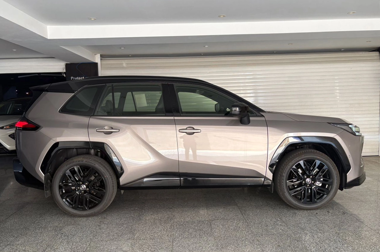 AutomobileFa Toyota RAV4 Hybrid 14050322 5