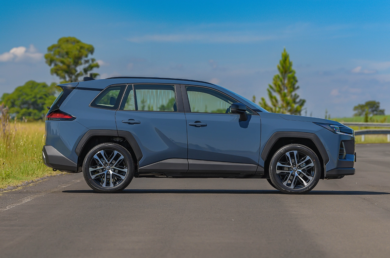 AutomobileFa Toyota RAV4 Hybrid 14050322 6