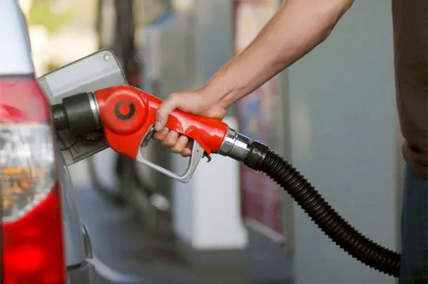 افزایش قیمت CNG و مسکوت ماندن قیمت بنزین در سال 98