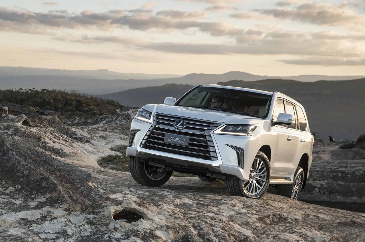 قیمت گزاف لکسوس LX570 در هند