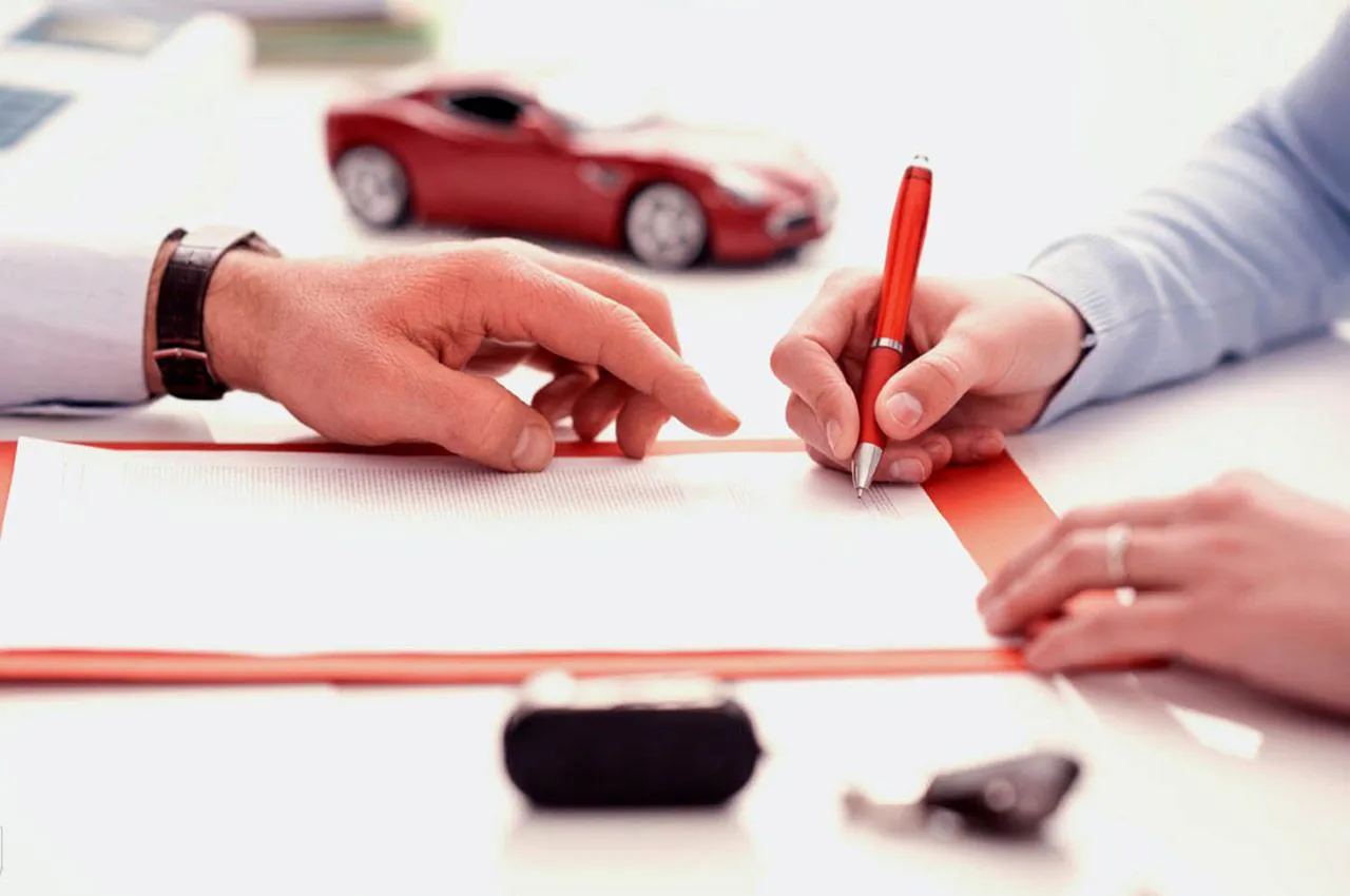 هزینه انتقال سند خودرو در دفترخانه به عهده خریدار است یا فروشنده؟